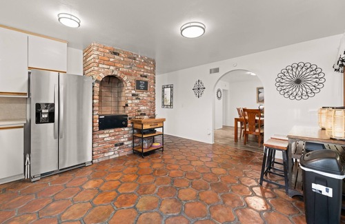 Ventura House | 25% Off November! Comfy Beds, Full AC, Great Patio