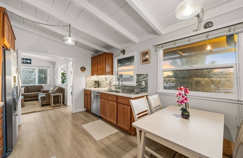 Pierpont Bay House | 25%Off Oct 16-19! Steps To Sand, Beautiful Patio