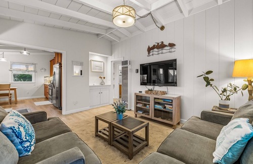 Pierpont Bay House | 25%Off Oct 16-19! Steps To Sand, Beautiful Patio