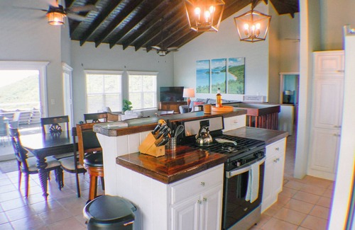 Estate Enighed Villa | 25% off October. Relax and fall asleep to the sound of the ocean! 🌊