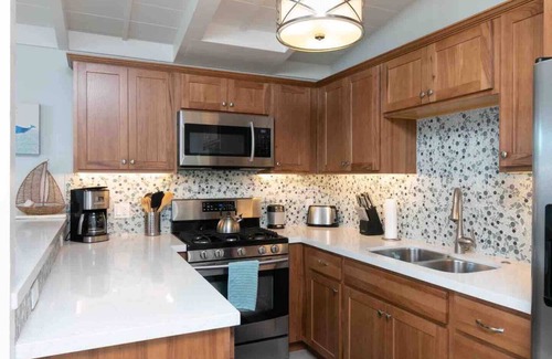 Pierpont Bay House | 25% Off Sept! Walk To Beach, Beautiful Ocean Views
