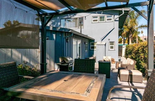 Pierpont Bay House | 25% Off Sept! Walk To Beach, Beautiful Ocean Views