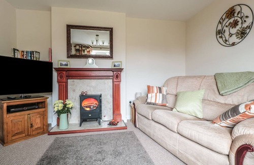 Cinderford Cottage | 25 PARRAGATE ROAD, pet friendly, with open fire in Cinderford