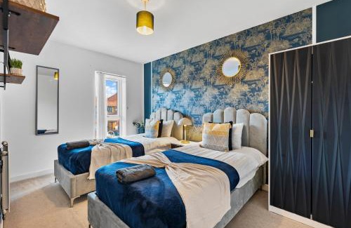 Salford House | 25 percent off - Dazzling 3 Bed in Manchester - Garden