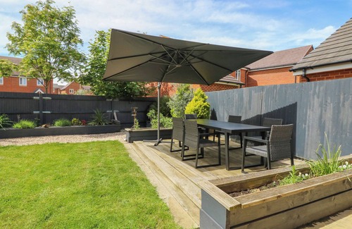 Hayling Island Cottage | 25 ST. BENEDICT ROAD, pet friendly, with a garden in Hayling Island