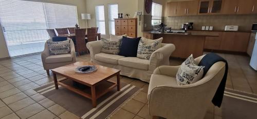 Long Beach Apartment | 25 Sunset View