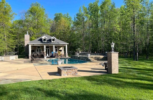 Upper Marlboro House | 25+ walk friendly acres