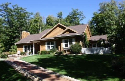 Ellison Bay House | 2500 sq ft open floor plan short walk to water!