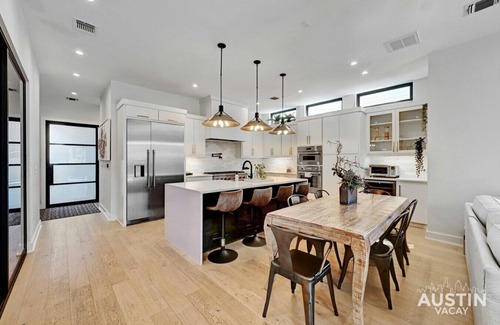 Holly Apartment | 2505 E 4th xxxxxxxxx