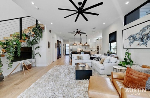 Holly Apartment | 2505 E 4th xxxxxxxxx