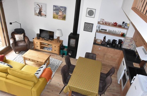 Pralognan-la-Vanoise Apartment | 250m from ski slopes, 1st floor, balcony, fireplace or stove, parking, tv, ski locker, 67m²