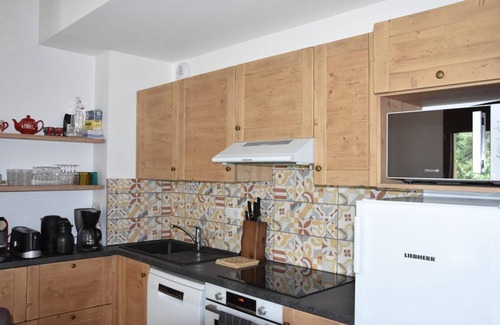 Pralognan-la-Vanoise Apartment | 250m from ski slopes, 1st floor, balcony, fireplace or stove, parking, tv, ski locker, 67m²
