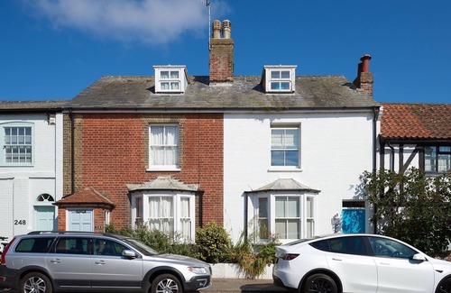Aldeburgh Cottage | 252 Aldeburgh Townhouse, Aldeburgh High St - Only a stones throw from the beach - Aldeburgh Coastal