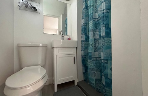 Tropic Apartment | 2526 Modern Studio in Historic Area