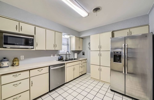 Haltom City House | 25min from Ft. Worth Stock Show & Rodeo, area attractions