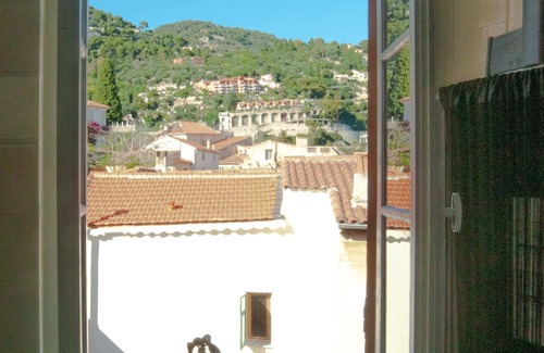 Villefranche-sur-Mer Apartment | 26. A colorful apartment with a beautiful sea view and a balcony