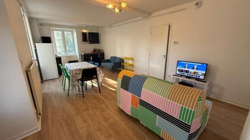 Noiretable Apartment | 26 CHIC & COSY NOIRETABLE F2 55m2 WIFI SMART TV NETFLIX