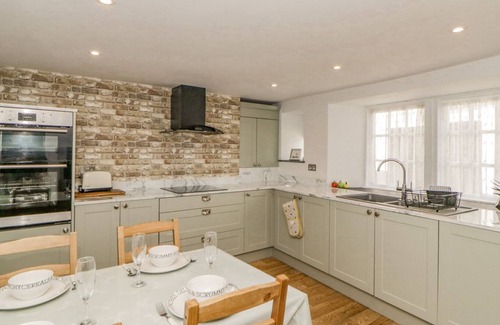 Tavistock Cottage | 26 KING STREET, pet friendly, with open fire in Tavistock