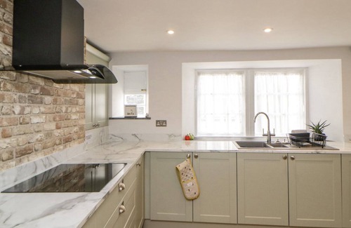 Tavistock Cottage | 26 KING STREET, pet friendly, with open fire in Tavistock