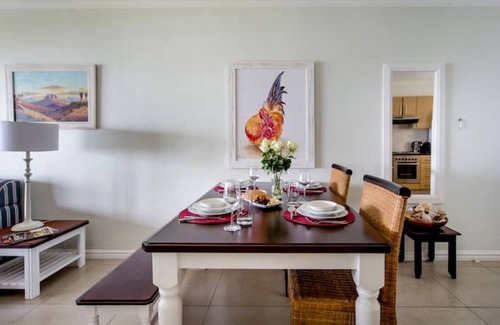 Illovo Beach Apartment | 26 La Mer - Beautiful sea view ground floor