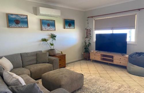 Exmouth House | 26 Tambor Drive - Pool and Pet Friendly