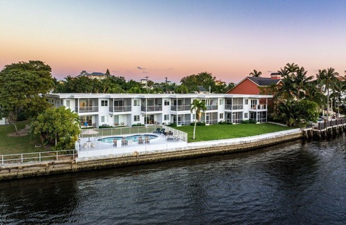 Deerfield Beach Apartment | 261 #2 Managed By Brampton Park