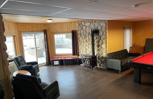 Lejeune Ski Chalet | 262, Rang du Lac, Lejeune - Villa au Bord du lac