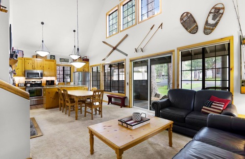 Sunriver House | 27 Circle Four Cabin - AC & 8 SHARC Passes!