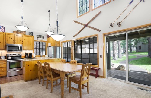 Sunriver House | 27 Circle Four Cabin - AC & 8 SHARC Passes!
