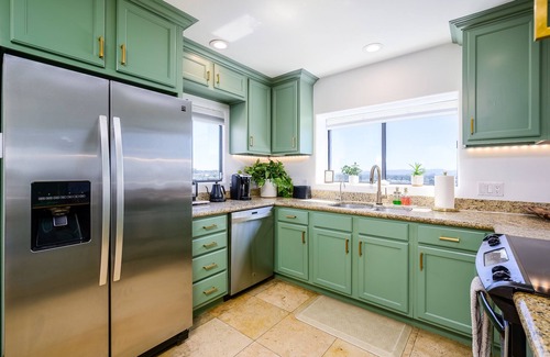 New Northtown Condo | 270° City/Mountain views!