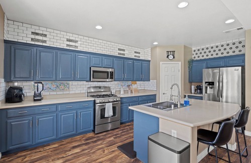 North Las Vegas House | 2700sqft/Heated Pool, Hot Tub. 15min to Strip!