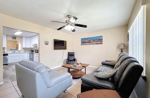 Tampa House | 2737 Bel Aire Circle