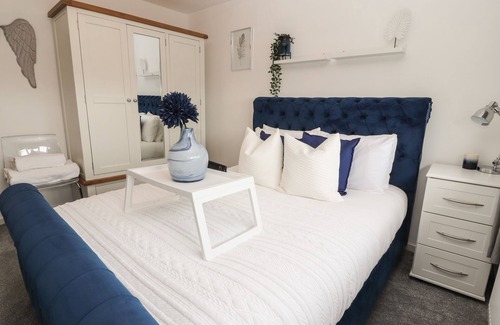 Rhos on Sea Cottage | 28 ALWEN DRIVE, pet friendly, with a garden in Rhos-On-Sea