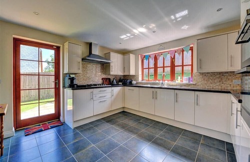 Lyme Regis Cottage | 28 Barnes Meadow
