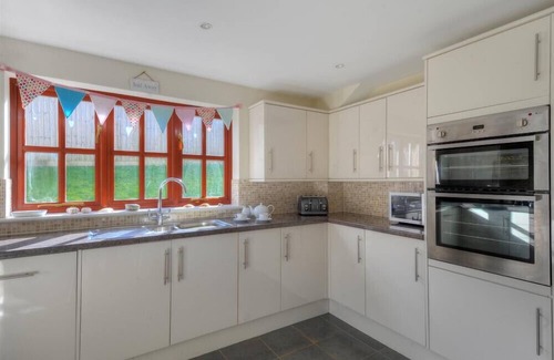 Lyme Regis Cottage | 28 Barnes Meadow