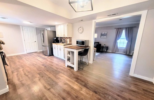 Fredericksburg House | 28+ day stays. Pet & family-friendly. Flexible terms