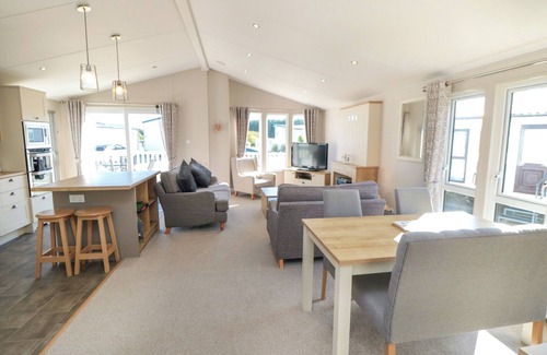 Cayton Cottage | 28 FINCH, family friendly, country holiday cottage in Cayton Bay