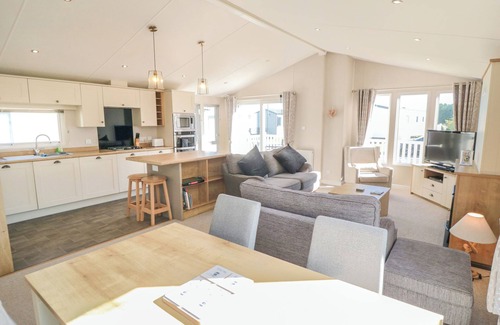 Cayton Cottage | 28 FINCH, family friendly, country holiday cottage in Cayton Bay