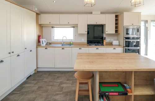 Cayton Cottage | 28 FINCH, family friendly, country holiday cottage in Cayton Bay