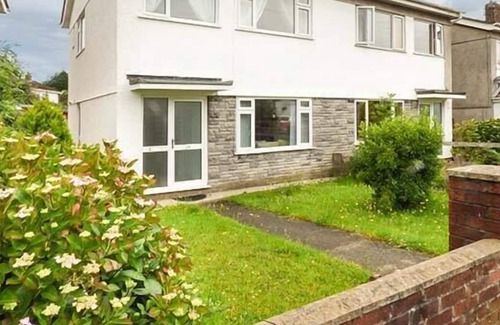 Parkmill Cottage | 28 PENNARD DRIVE, family friendly, with a garden in Southgate