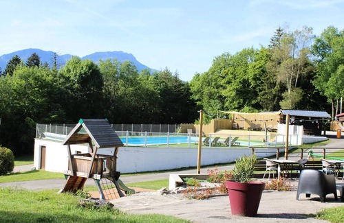 Miribel-les-Echelles Cabin | 28. Roulotte Pétunia 4 persons