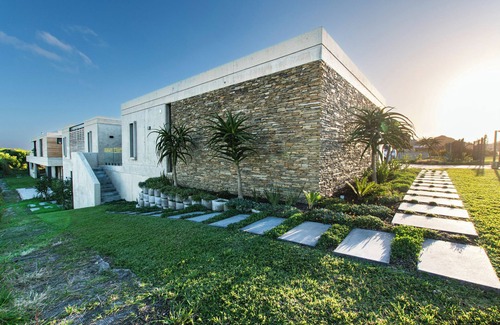 Myoli Beach Apartment | 28 Shades Myoli Beach - Elegant Coastal Escape *Casita No 1