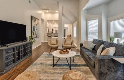 Southmoreland House | 28) Updated Midtown Bungalow |Great Walkability!