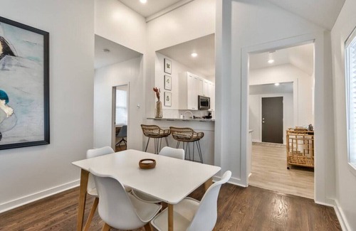 Southmoreland House | 28) Updated Midtown Bungalow |Great Walkability!
