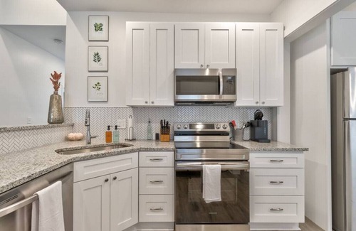 Southmoreland House | 28) Updated Midtown Bungalow |Great Walkability!