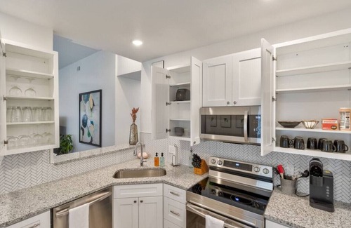 Southmoreland House | 28) Updated Midtown Bungalow |Great Walkability!