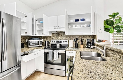 Mission Bay Apartment | 280C - Boca Retreat w/Pool, Parking, Near Evert Tennis & Shops