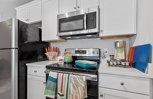 Killearn Estates House | 2814 Kilkierane Dr · 3-suite Tallahassee home w/patio dining, big yard