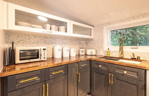 Kodiak Cabin | 2889 Pruitt Lane - The Shoreline Cabin - An Authentic Alaskan Retreat