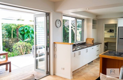 Castor Bay Apartment | 29 Commodore Parry, Castor Bay
